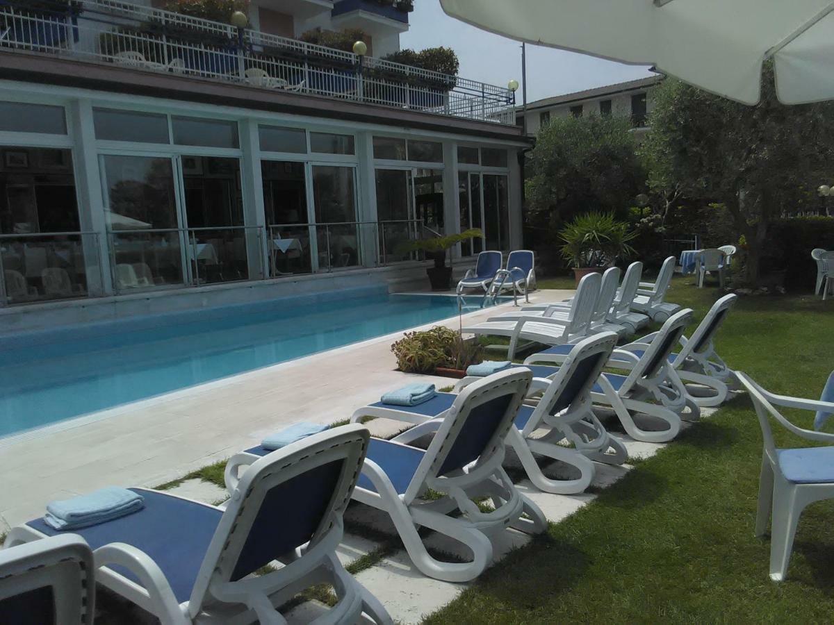 Hotel Cristallo Peschiera del Garda Exterior foto